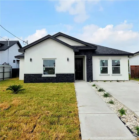 a house view with a outdoor space