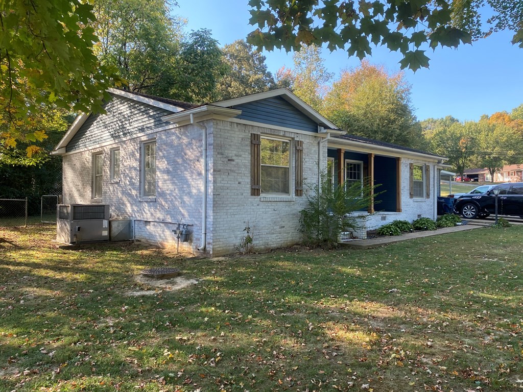 173 Magnolia Street Camden, TN 38320 - Photo 20 of 22 a view of a house with a yard