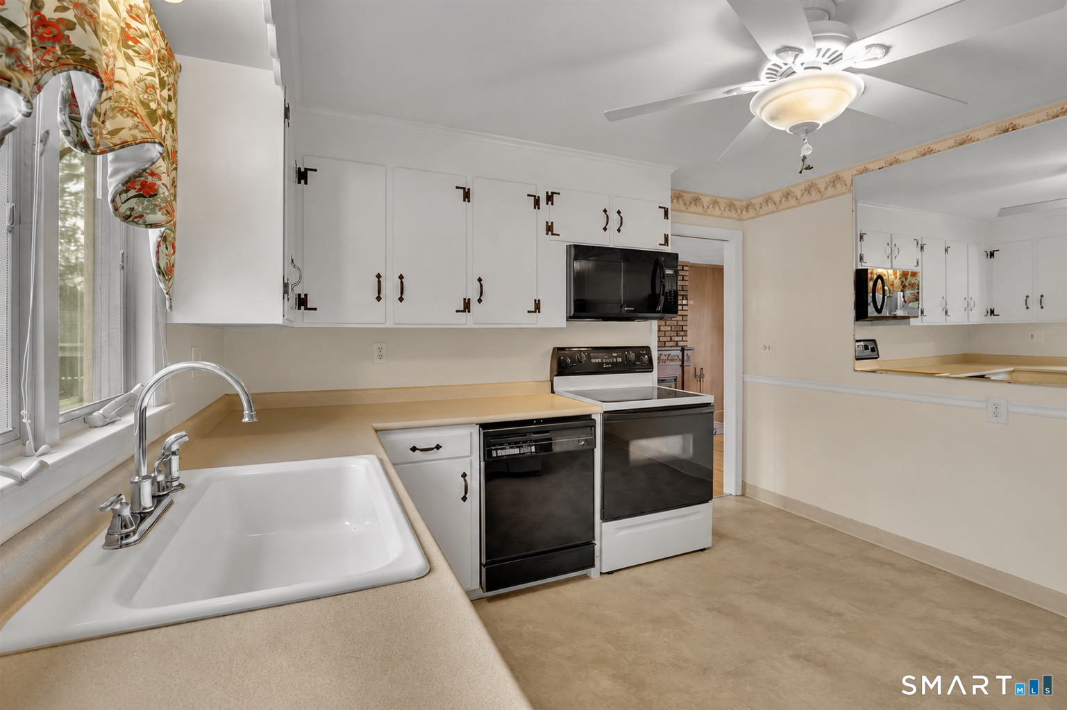 26 Russell Road Meriden, CT 06450 - Photo 10 of 36