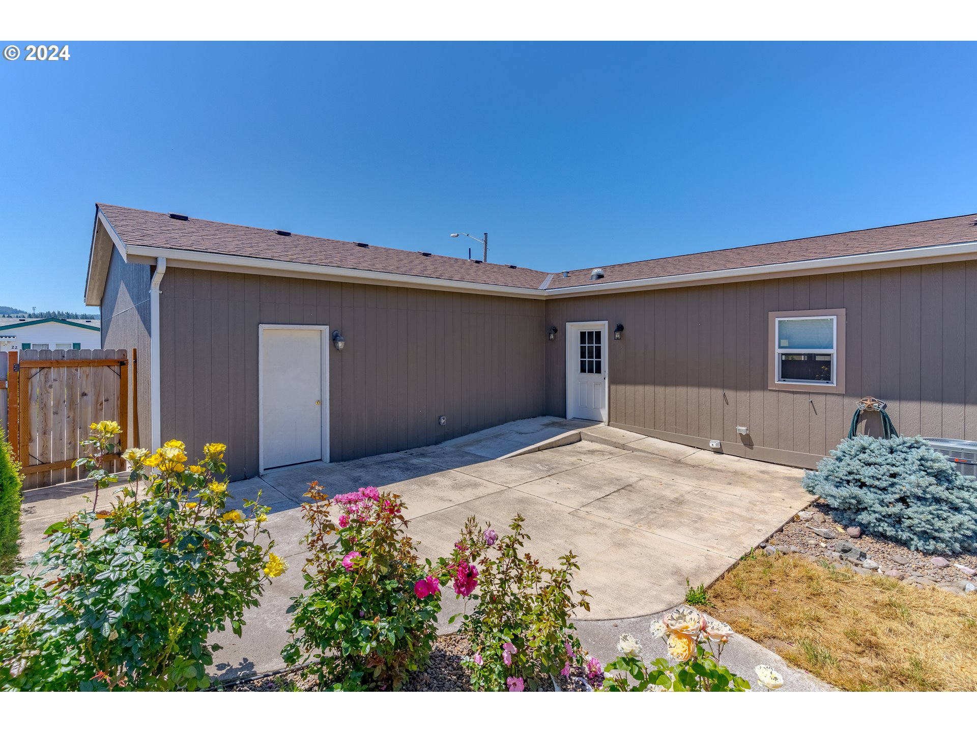 610 Vaughan Lane Lebanon, OR 97355 - Photo 30 of 35 a view of entryway