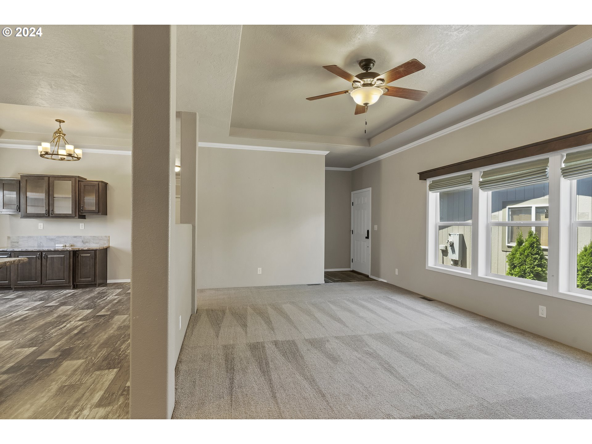 610 Vaughan Lane Lebanon, OR 97355 - Photo 7 of 35 a view of a livingroom with a ceiling fan and window