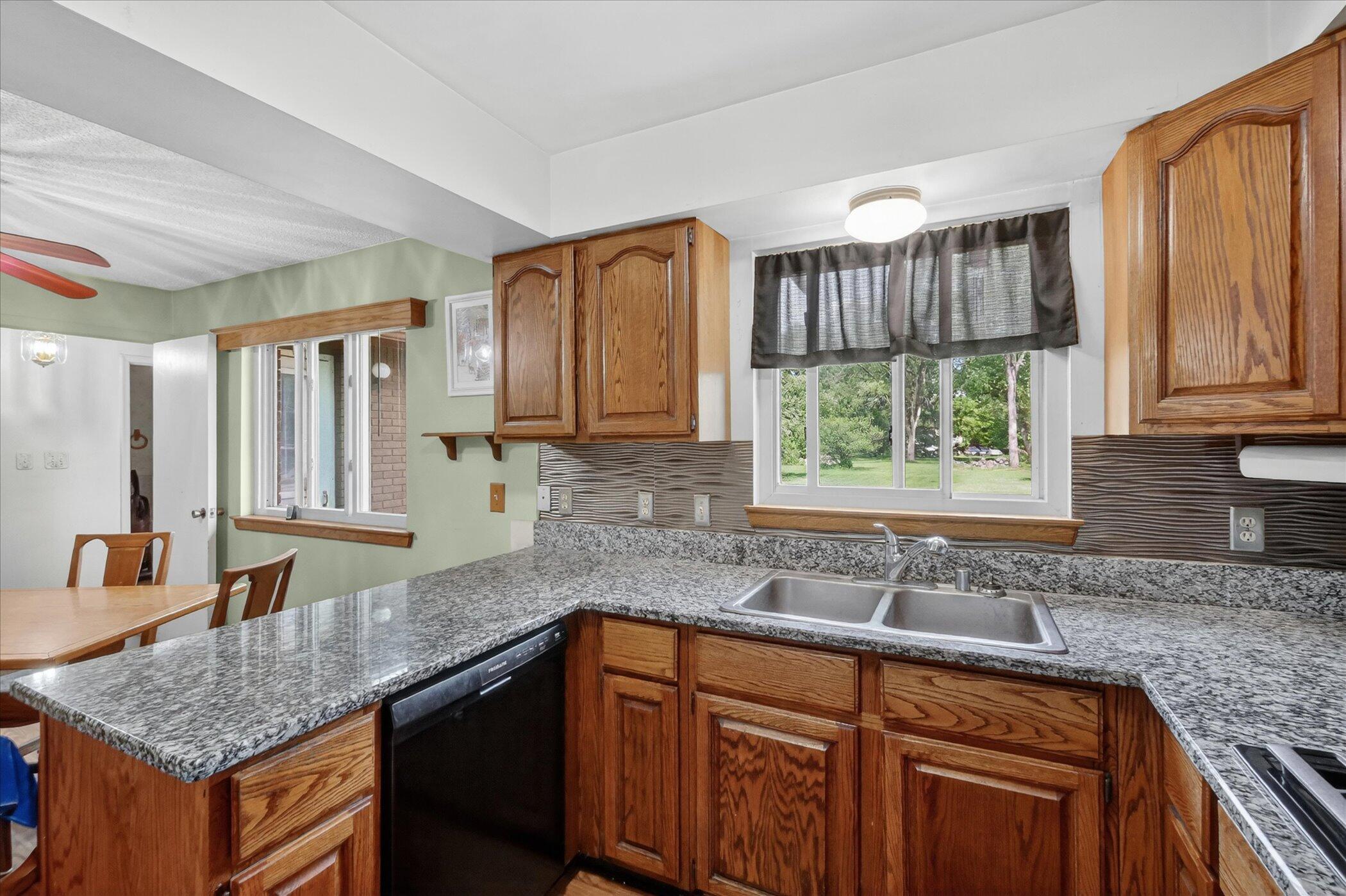 2717 Fishbeck Road Howell, MI 48843 - Photo 19 of 71 19-2717-Fishbeck-Rd-Howell-WindowStill