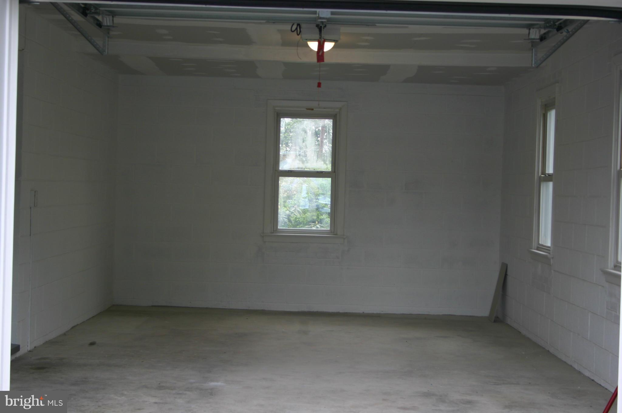 16710 Hampton Road Williamsport, MD 21795 - Photo 6 of 30 Garage