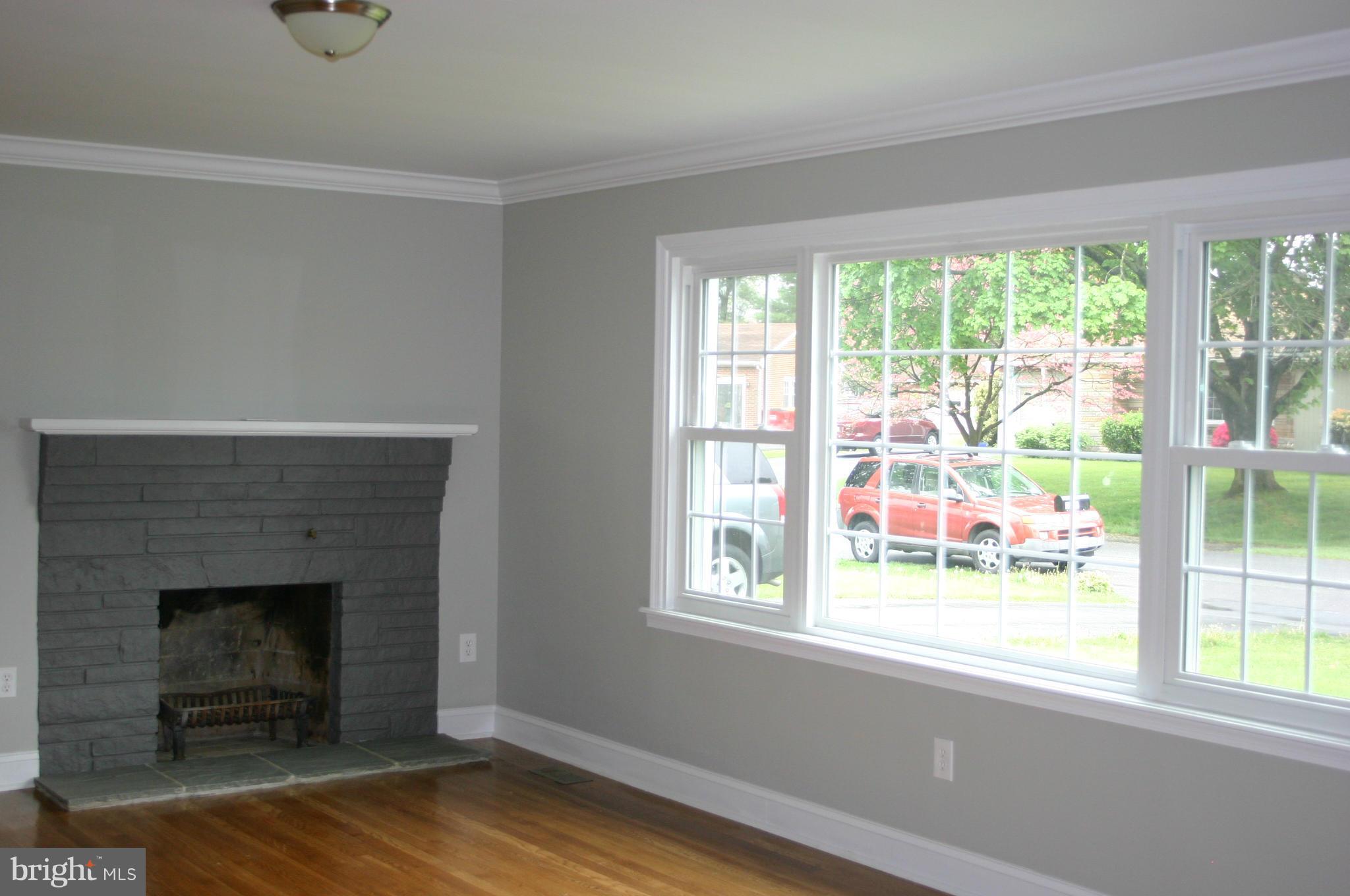 16710 Hampton Road Williamsport, MD 21795 - Photo 7 of 30 Living Room