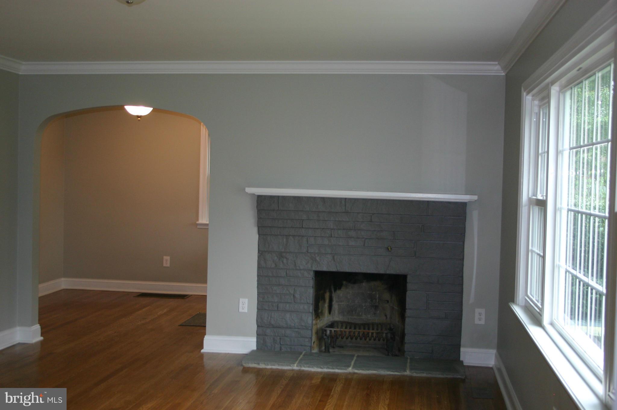 16710 Hampton Road Williamsport, MD 21795 - Photo 9 of 30 Living Room/Dining Room
