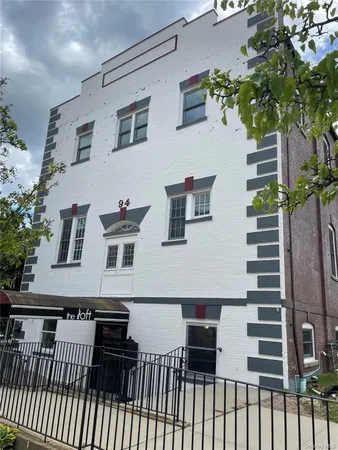 $1,900 | 94 4th Avenue, Bay Shore, NY 11706