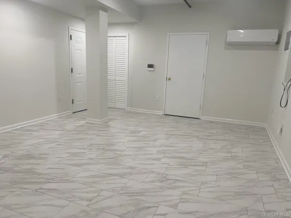 $1,900 | 94 4th Avenue, Bay Shore, NY 11706