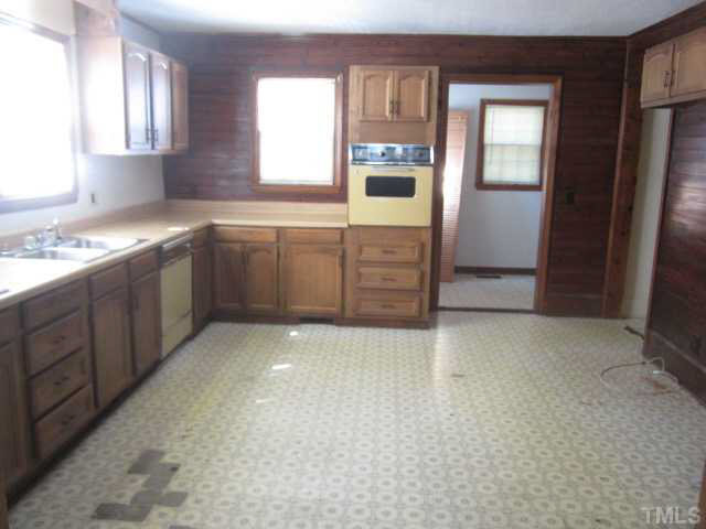 905 Cross Link Road Raleigh, NC 27610 - Photo 4 of 10 .