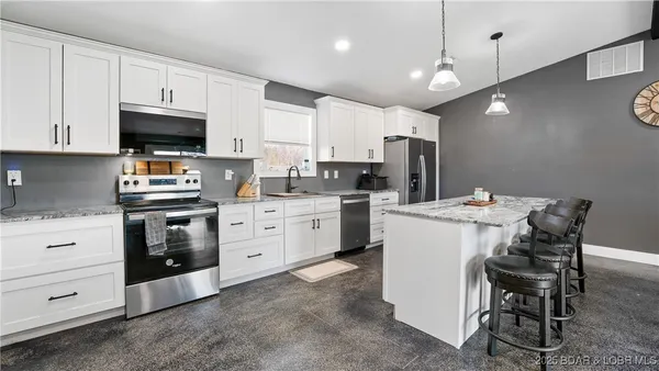$999,999 | 470 Good Friends Lane, Stoutland, MO 65567