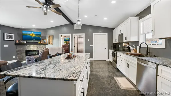 $999,999 | 470 Good Friends Lane, Stoutland, MO 65567