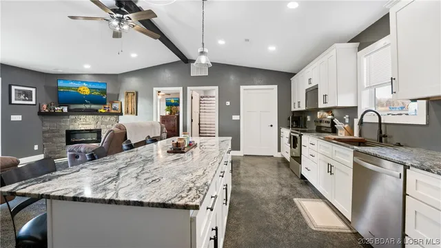 $1,200,000 | 470 Good Friends Lane, Stoutland, MO 65567