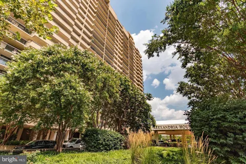 a view of a multi story building