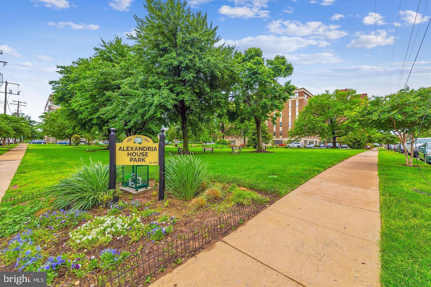 400 Madison Street, Unit 603 Alexandria, VA 22314 - Photo 44 of 46 a view of a park with plants and large trees