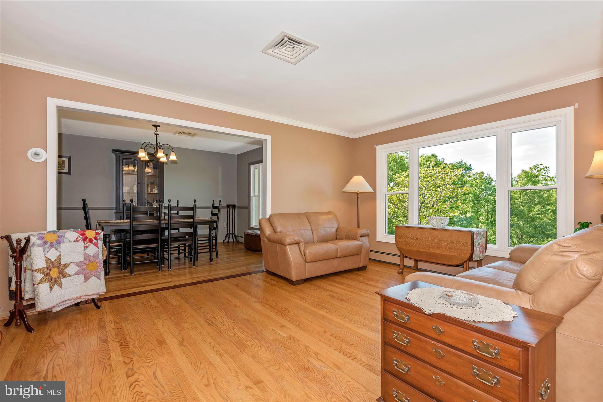 15509 Barnes Road New Windsor, MD 21776 - Photo 17 of 30 Living Room