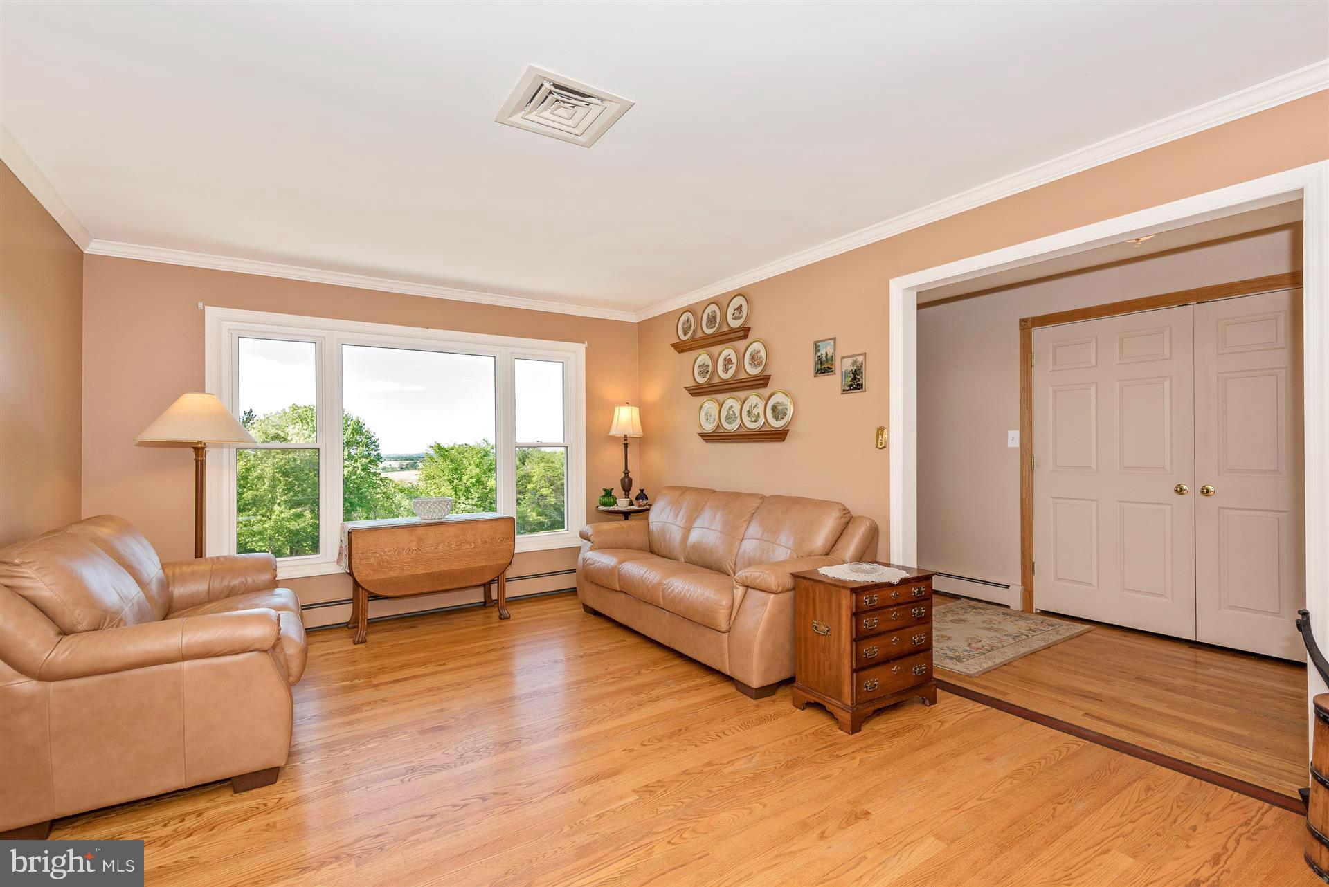 15509 Barnes Road New Windsor, MD 21776 - Photo 18 of 30 Living Room