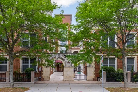 $699,000 | 2440 Massachusetts Avenue, Unit 3, Cambridge, MA 02140