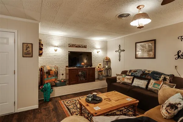 $154,000 | 1008 West Hamilton Street, Olney, TX 76374
