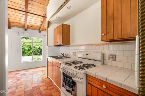 $1,589,000 | 2300 El Moreno Street, La Crescenta, CA 91214