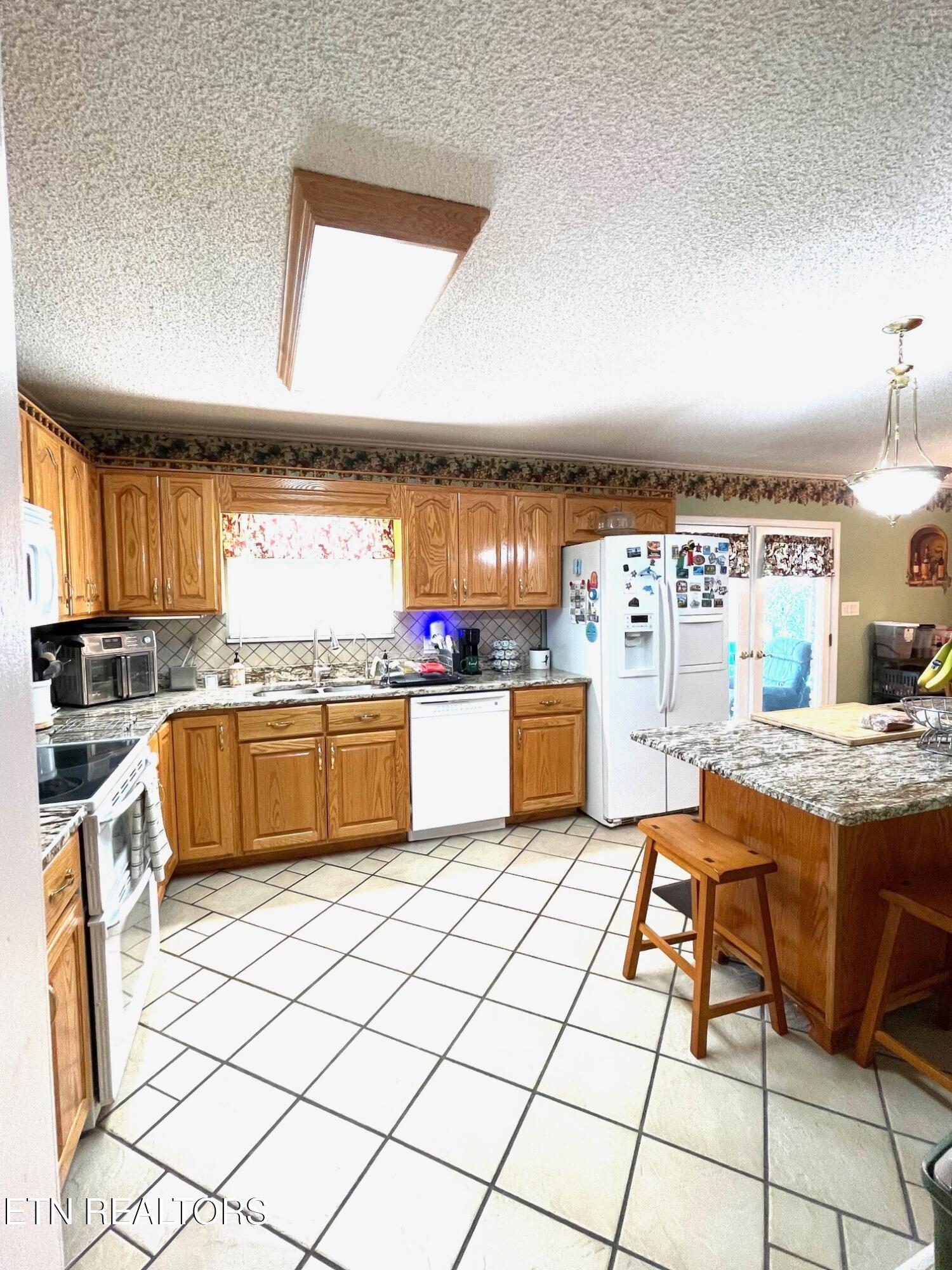 4648 Robindale Road Knoxville, TN 37921 - Photo 11 of 49 thumbnail_IMG_3043