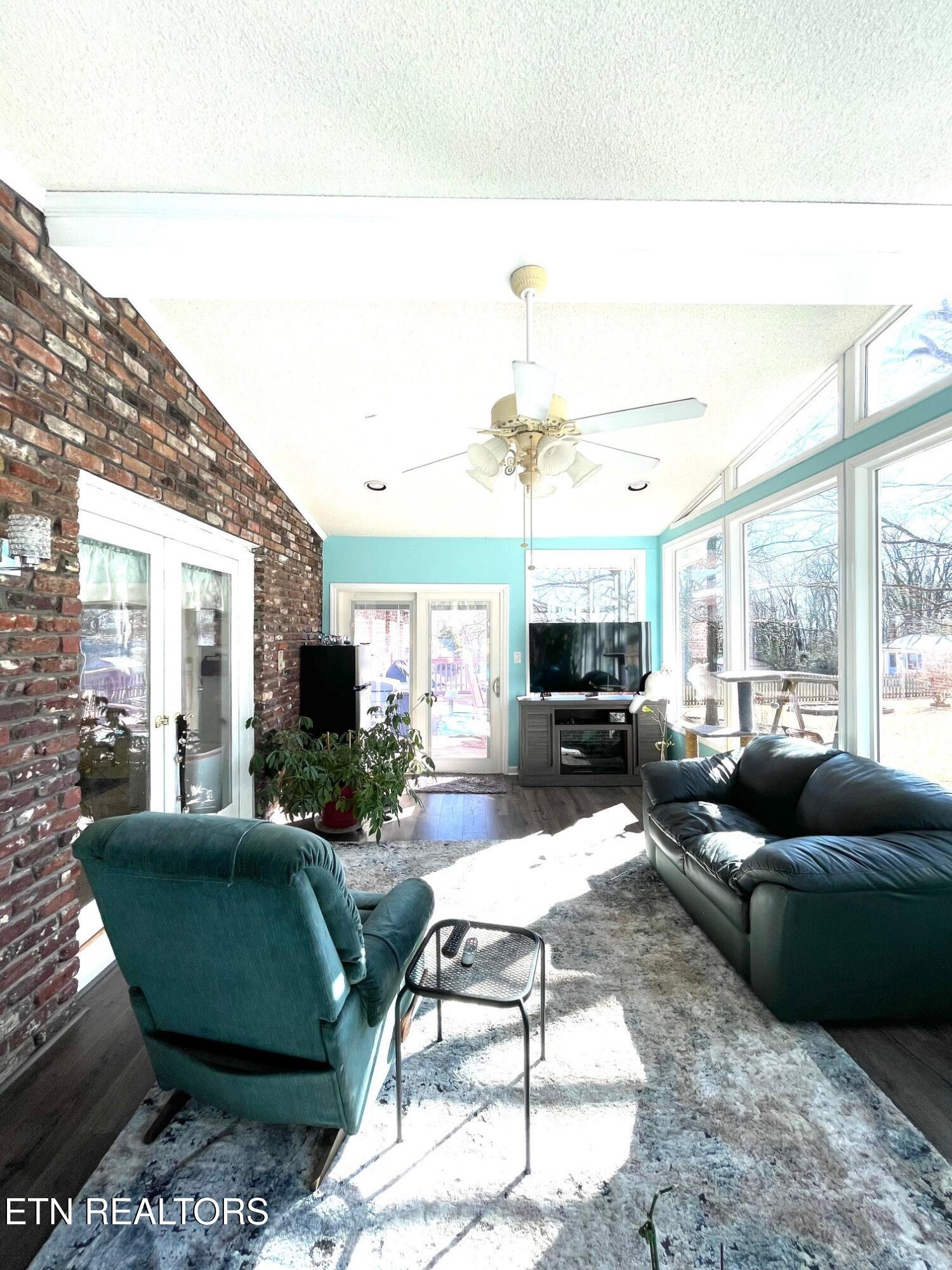 4648 Robindale Road Knoxville, TN 37921 - Photo 15 of 49 thumbnail_IMG_3047