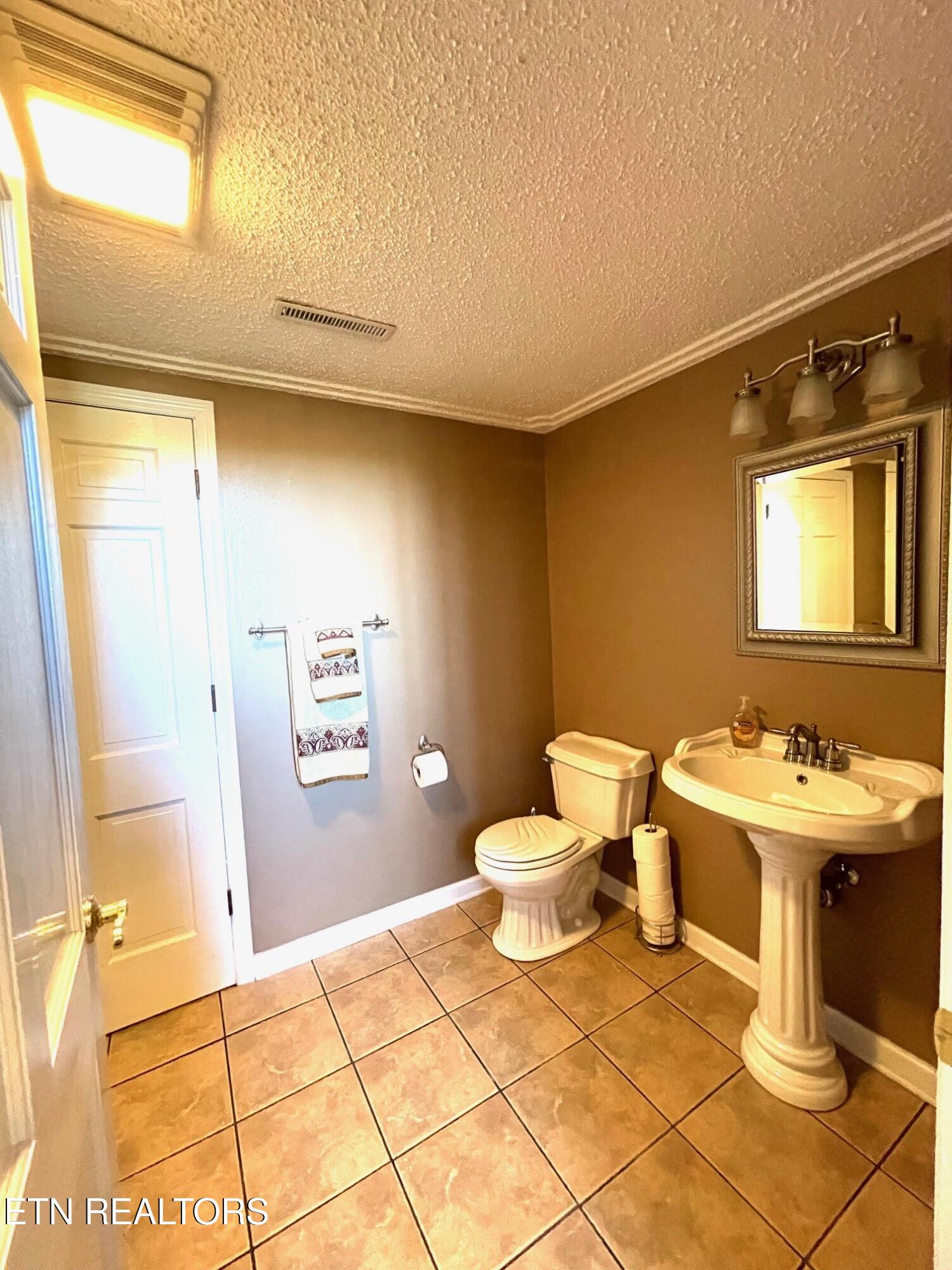 4648 Robindale Road Knoxville, TN 37921 - Photo 32 of 49 thumbnail_IMG_3063