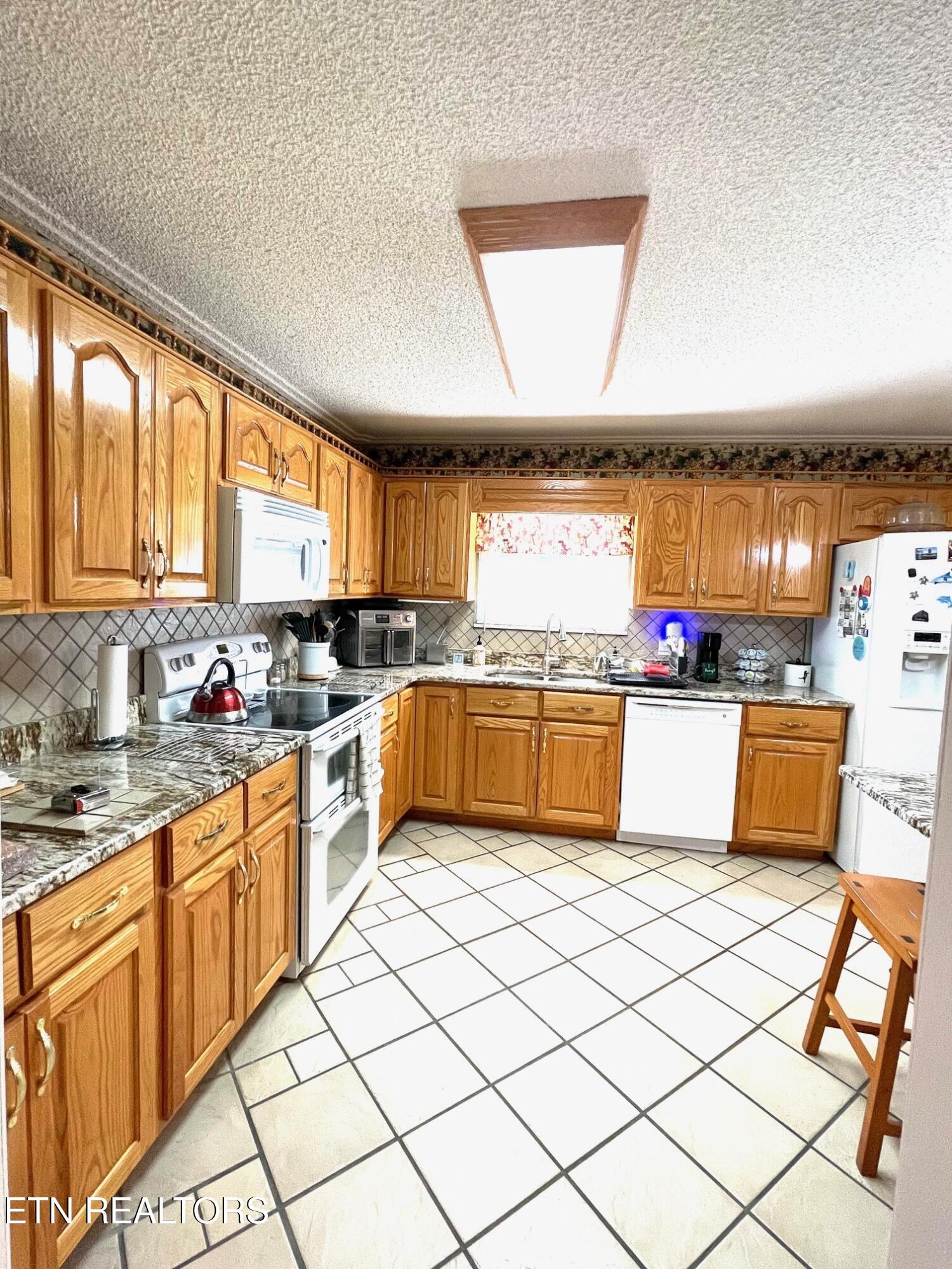 4648 Robindale Road Knoxville, TN 37921 - Photo 10 of 49 thumbnail_IMG_3042