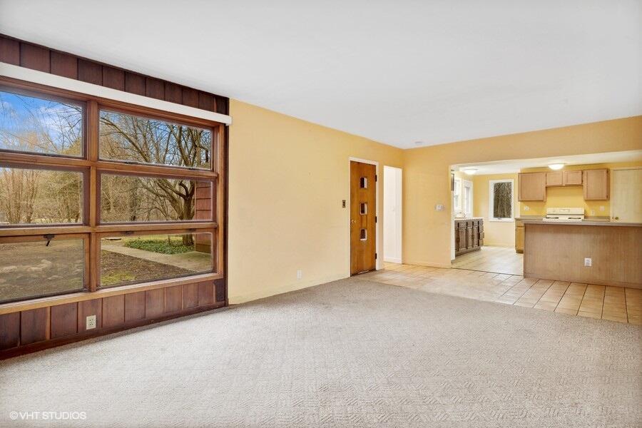 8634 West East Road Lakeside, MI 49128 - Photo 10 of 34 Living Area