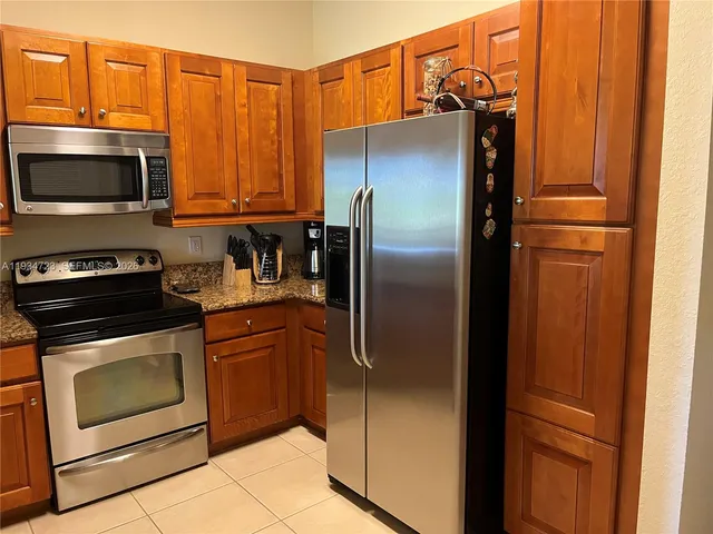 $2,500 | 3500 Oaks Clubhouse Drive, Unit 308, Pompano Beach, FL 33069