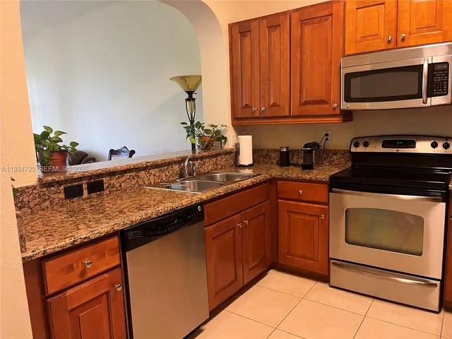 $2,500 | 3500 Oaks Clubhouse Drive, Unit 308, Pompano Beach, FL 33069