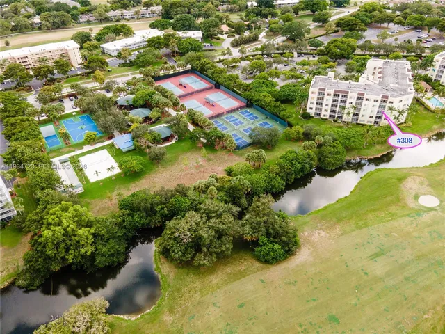 $2,500 | 3500 Oaks Clubhouse Drive, Unit 308, Pompano Beach, FL 33069