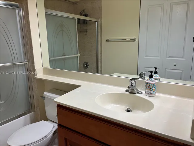 $2,500 | 3500 Oaks Clubhouse Drive, Unit 308, Pompano Beach, FL 33069