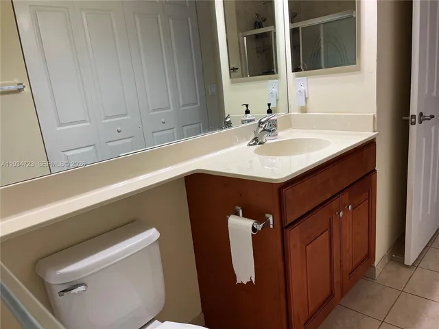 $2,500 | 3500 Oaks Clubhouse Drive, Unit 308, Pompano Beach, FL 33069