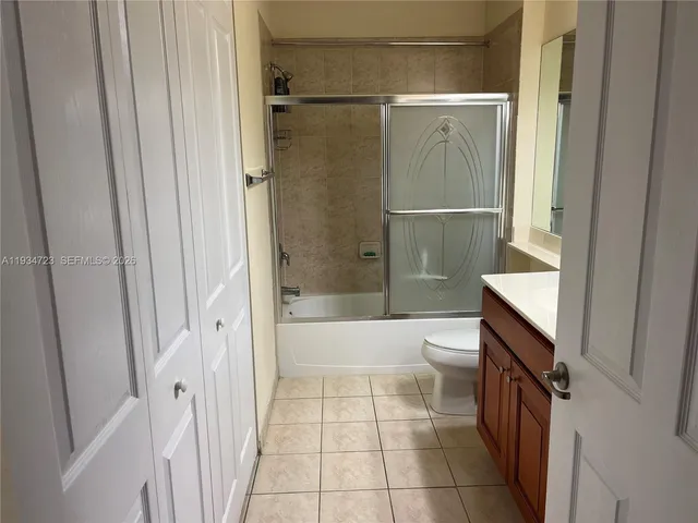 $2,500 | 3500 Oaks Clubhouse Drive, Unit 308, Pompano Beach, FL 33069