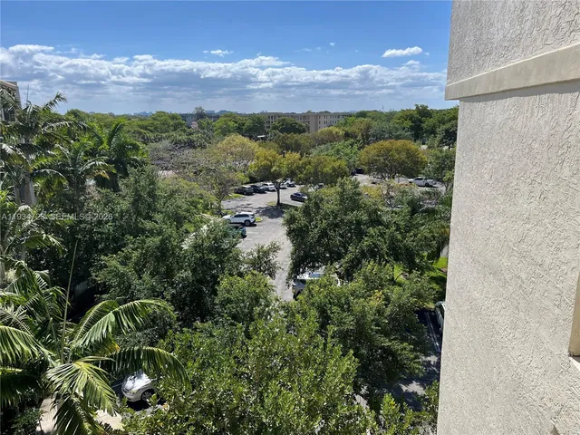 $2,500 | 3500 Oaks Clubhouse Drive, Unit 308, Pompano Beach, FL 33069