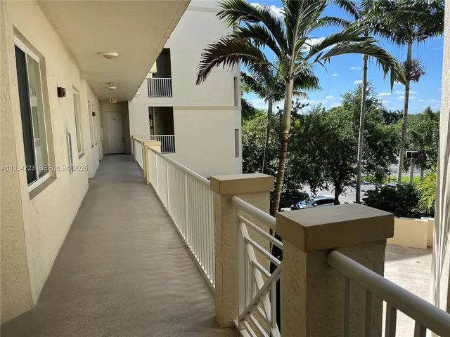 $2,500 | 3500 Oaks Clubhouse Drive, Unit 308, Pompano Beach, FL 33069