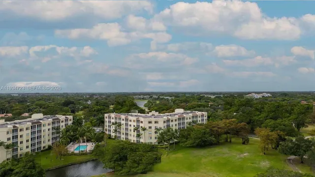 $2,500 | 3500 Oaks Clubhouse Drive, Unit 308, Pompano Beach, FL 33069