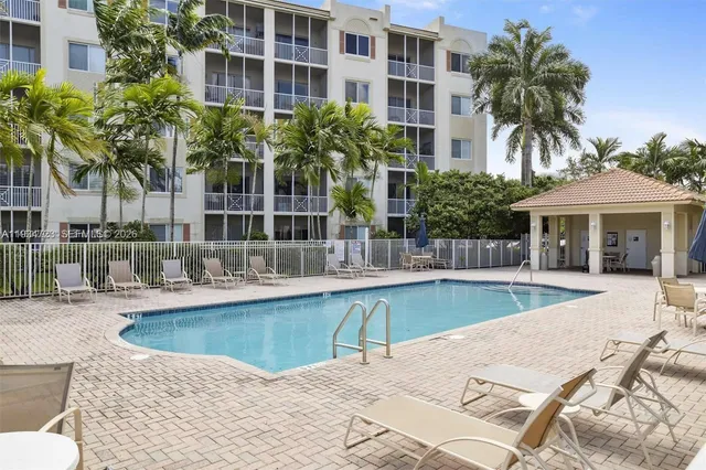 $2,500 | 3500 Oaks Clubhouse Drive, Unit 308, Pompano Beach, FL 33069