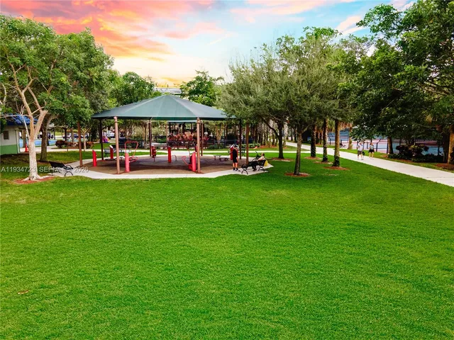 $2,500 | 3500 Oaks Clubhouse Drive, Unit 308, Pompano Beach, FL 33069