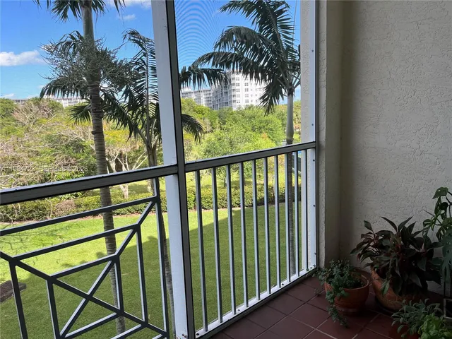 $2,500 | 3500 Oaks Clubhouse Drive, Unit 308, Pompano Beach, FL 33069