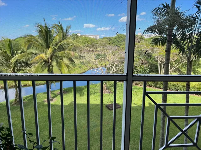 $2,500 | 3500 Oaks Clubhouse Drive, Unit 308, Pompano Beach, FL 33069