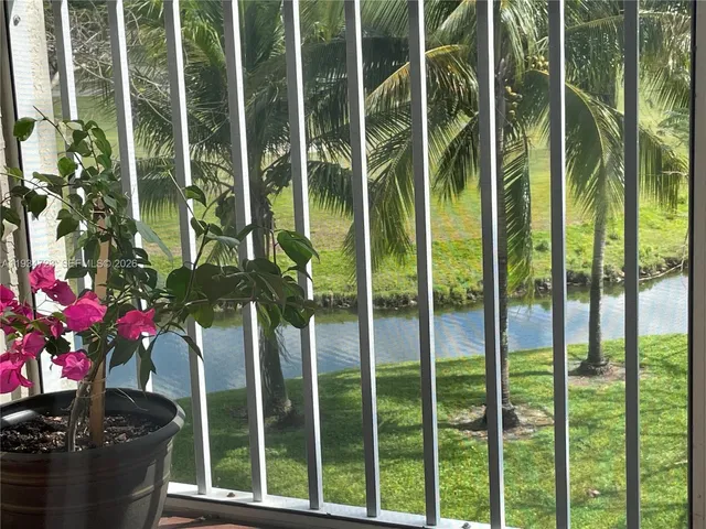 $2,500 | 3500 Oaks Clubhouse Drive, Unit 308, Pompano Beach, FL 33069