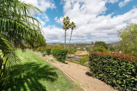 $1,495,000 | 328 Montecito Glen, Escondido, CA 92025