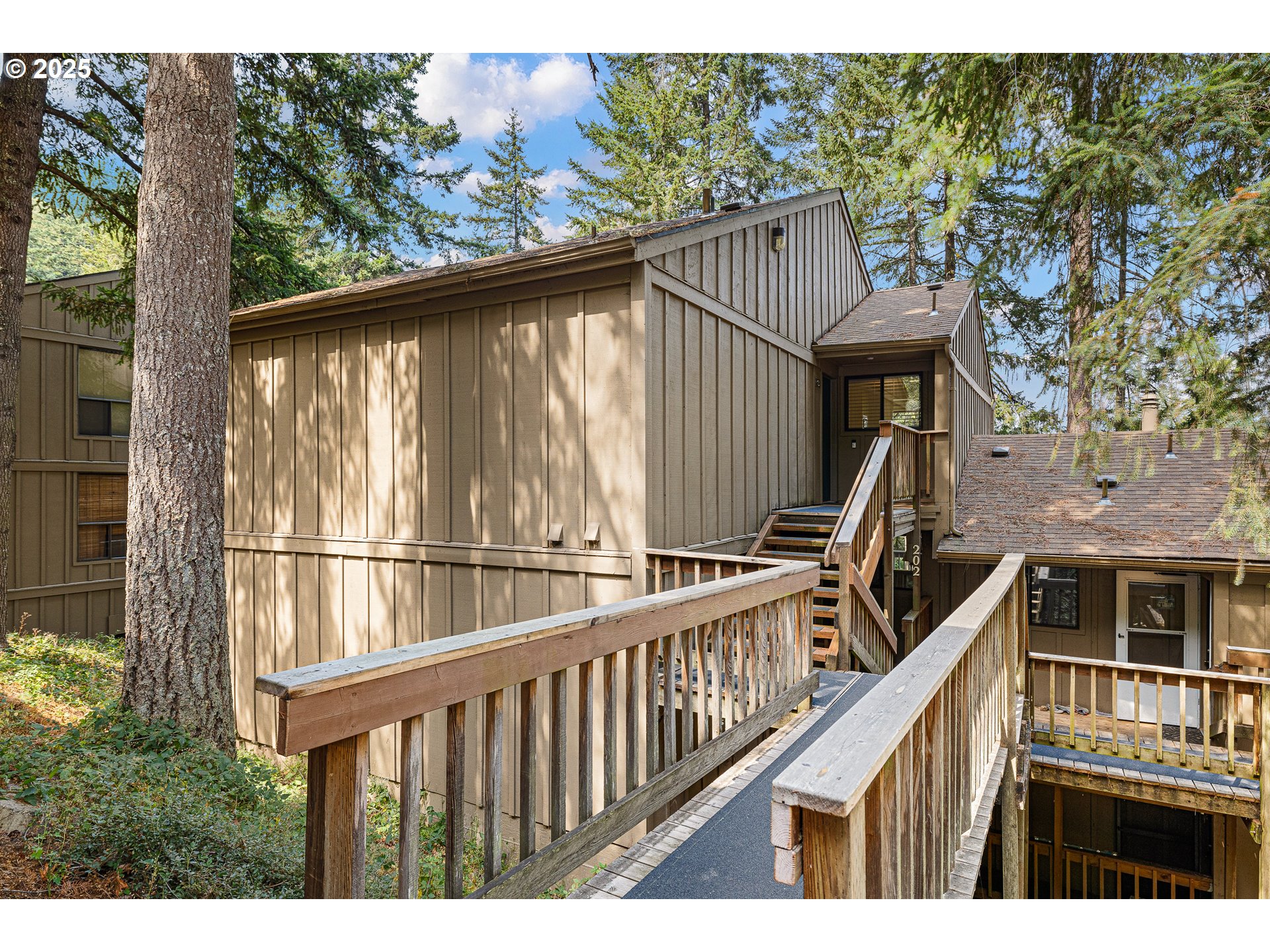 201 Trailside Loop Eugene, OR 97405 - Photo 1 of 37 Gallery Image 1