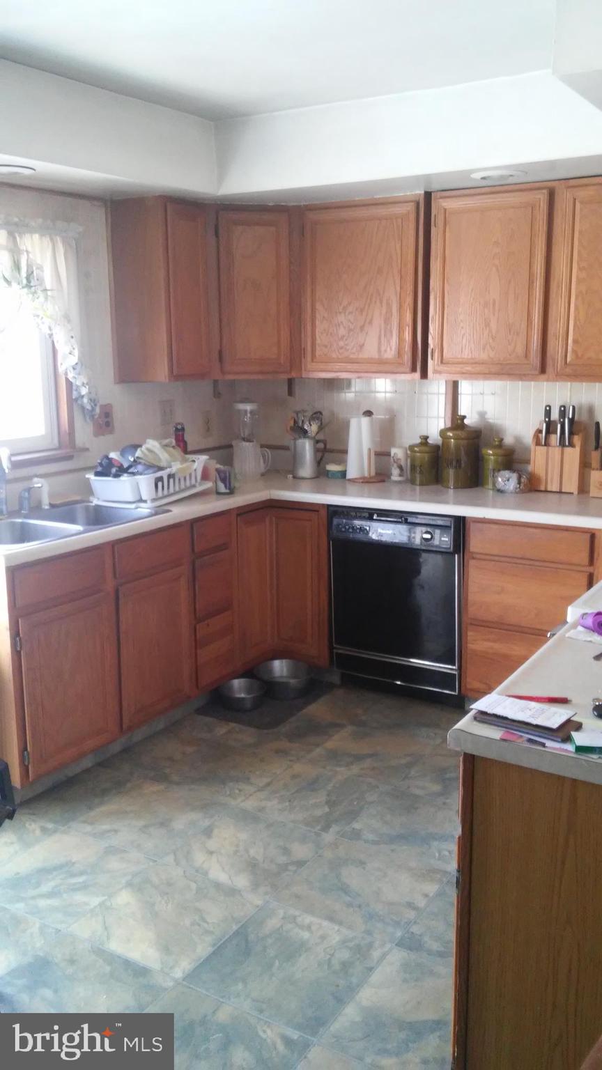 24 Quay Road Levittown, PA 19057 - Photo 6 of 14 Gallery Image 6