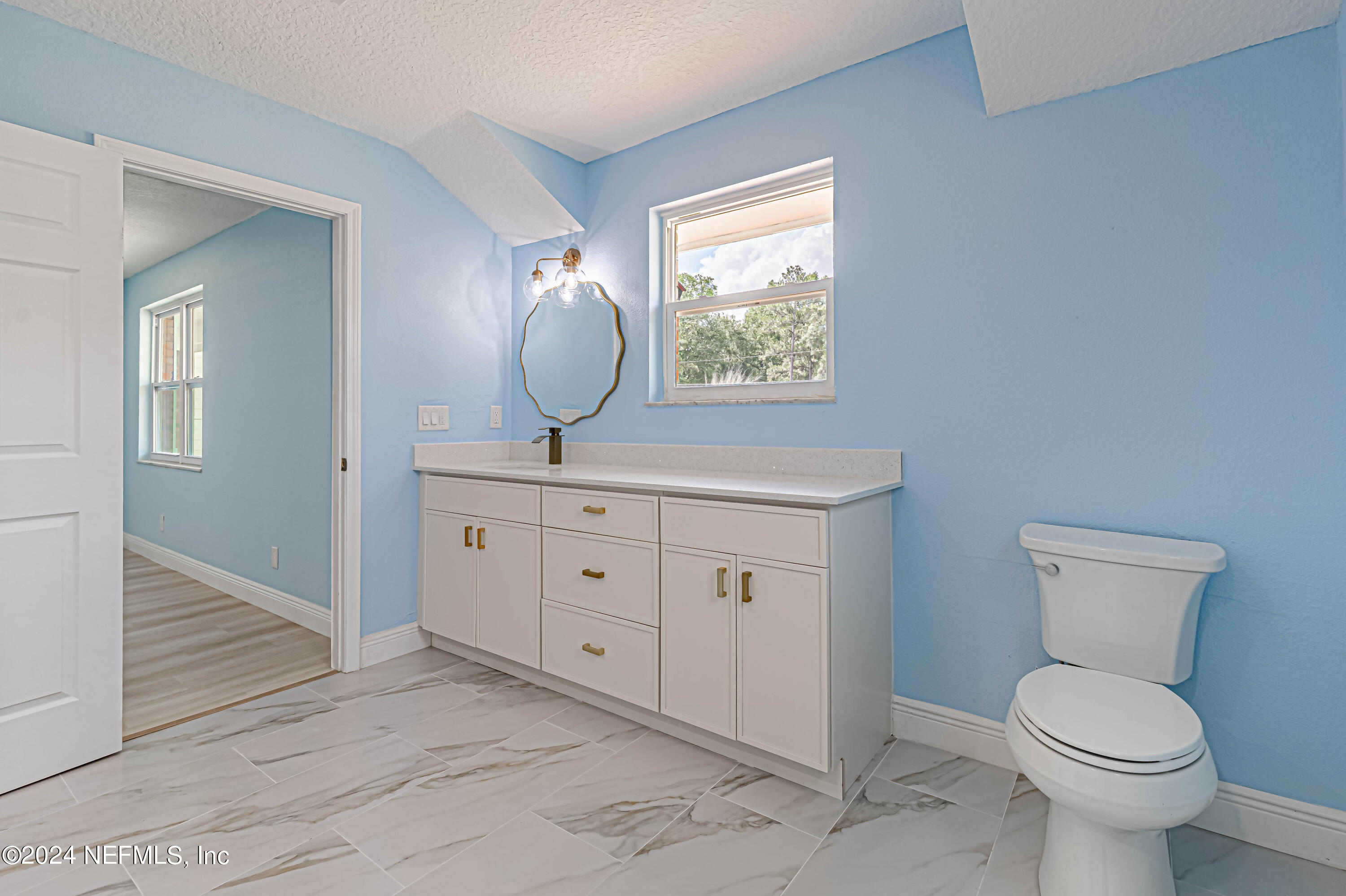 7557 Holiday Road South Jacksonville, FL 32216 - Photo 29 of 47 Primary Attached Bath