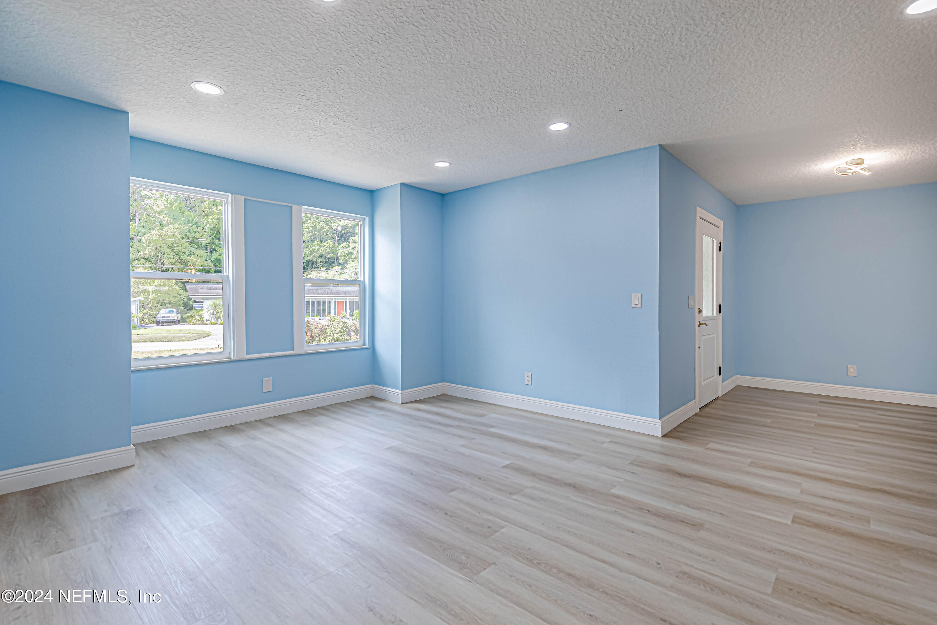 7557 Holiday Road South Jacksonville, FL 32216 - Photo 7 of 47 Living Room