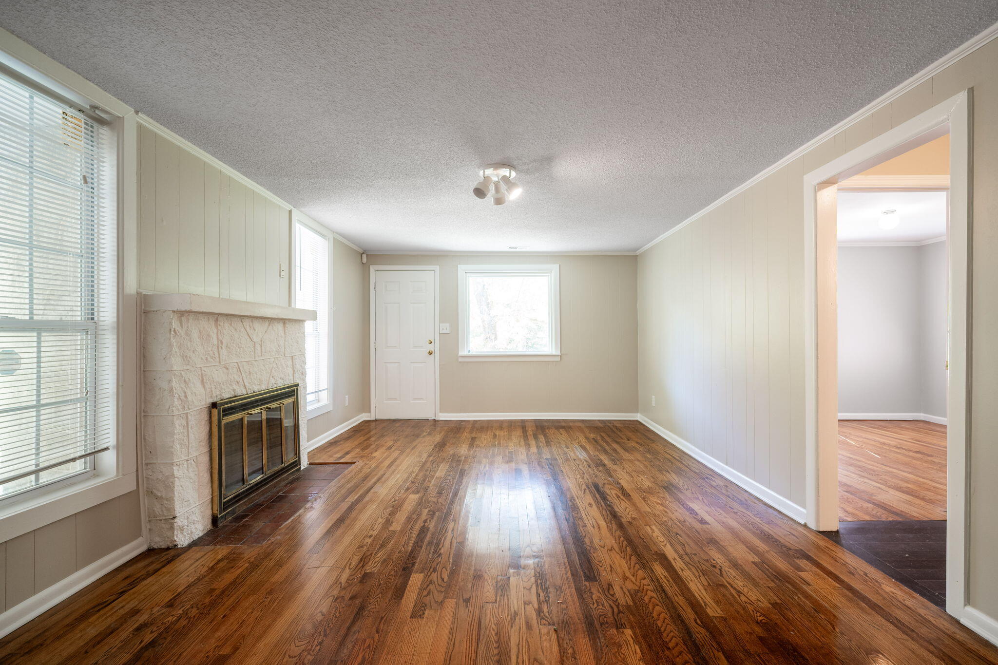 1015 Shallowford Road Chattanooga, TN 37411 - Photo 4 of 20 12-web-or-mls-DSC_8986