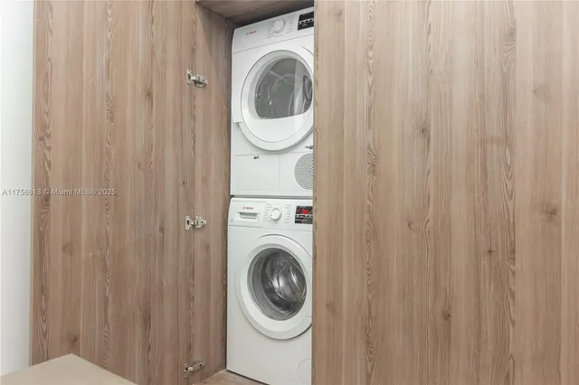 $850,000 | 2301 Collins Avenue, Unit 432, Miami Beach, FL 33139