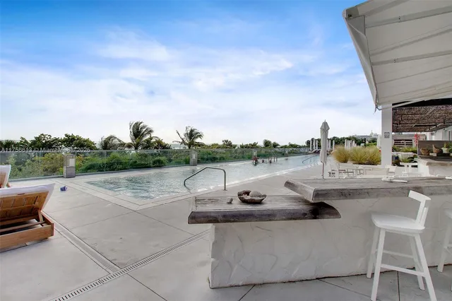 $850,000 | 2301 Collins Avenue, Unit 432, Miami Beach, FL 33139