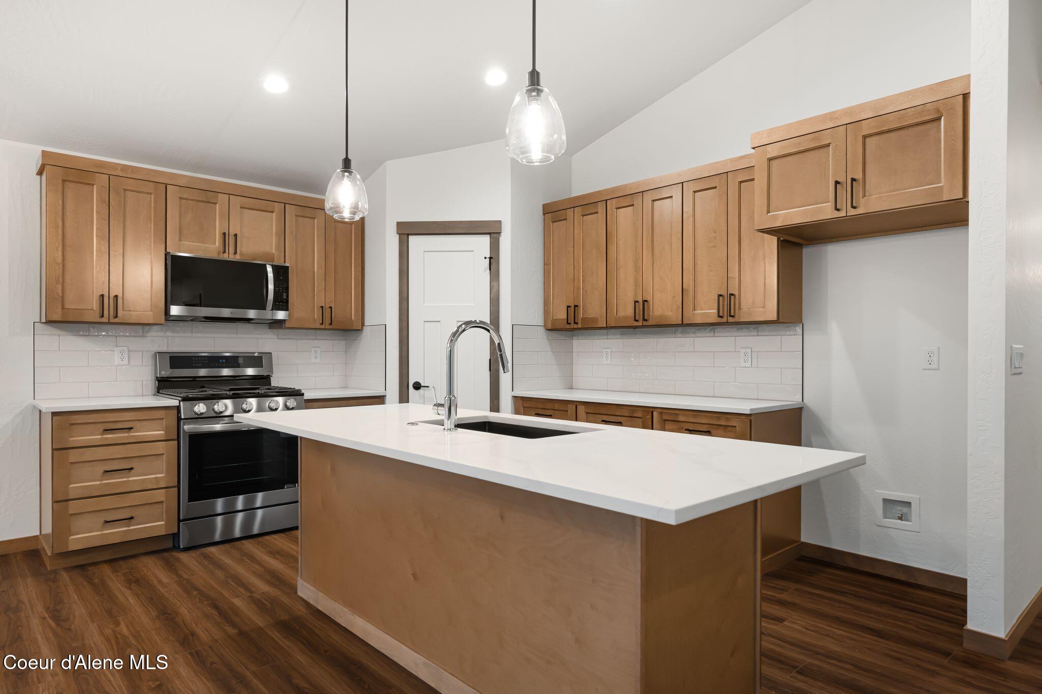 2224 Maverick Court Sandpoint, ID 83864 - Photo 11 of 33 11_A7407968